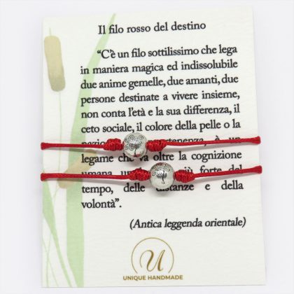 Braccialetti fatti a mano ispirati all'antica credenza orientale che racconta come le anime gemelle siano legate da sempre e per sempre da un filo sottilissimo