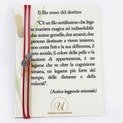 Braccialetti fatti a mano ispirati all'antica credenza orientale che racconta come le anime gemelle siano legate da sempre e per sempre da un filo sottilissimo.