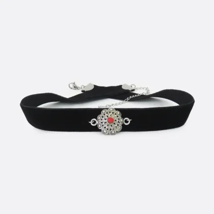 Choker o collarino in velluto nero con rosetta sarda argentata.